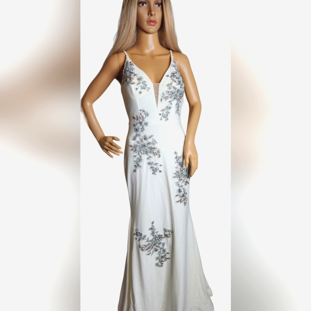 XSCAPE  Embroidered Gown IvoryBlush